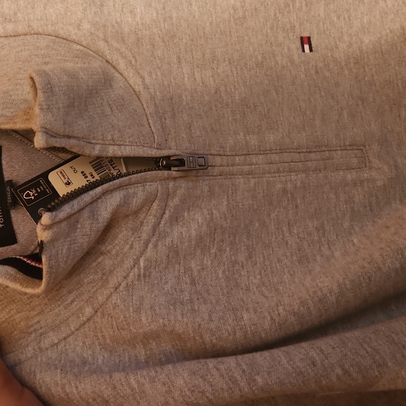 NWT Men's Tommy Hilfiger Half Zip Sweater - Picture 5 of 5